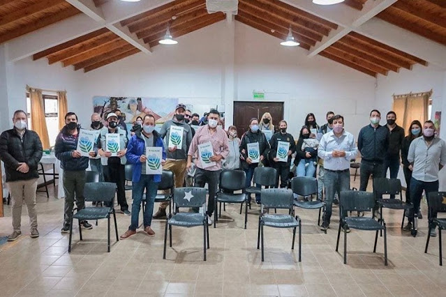 Intendente entrega en Tolhuin decretos adjudicación de terrenos