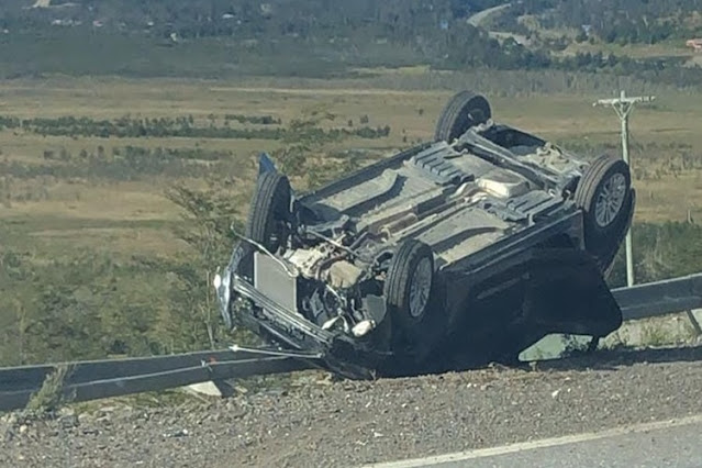 Turistas protagonizaron choque y vuelco en la Ruta 3