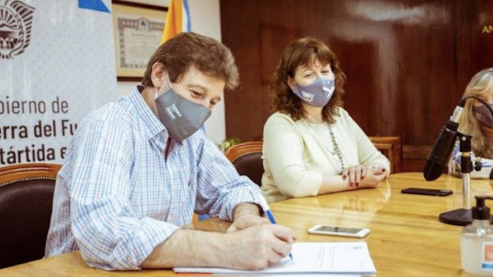 Aumento salarial e inicio de paritarias para estatales, lo anuncio el gobernador