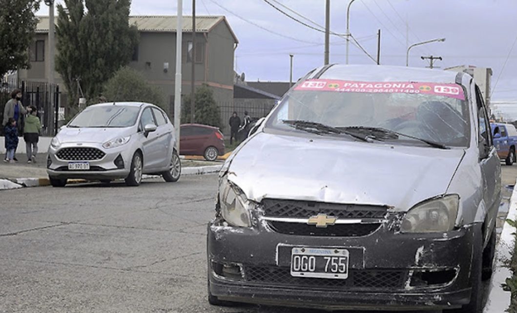 Remisero Volcó, Chocó Un Auto Estacionado Y Culpo A Un Perro