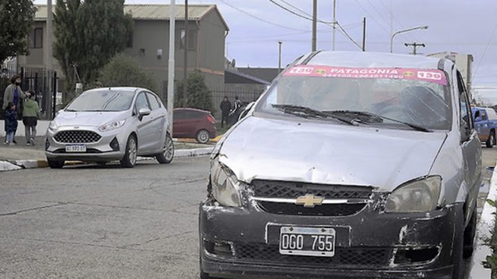 Remisero Volcó, Chocó Un Auto Estacionado Y Culpo A Un Perro