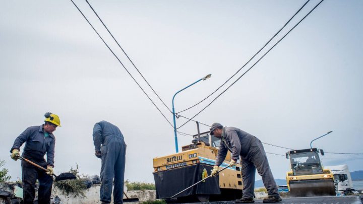 LA MUNICIPALIDAD DE USHUAIA AVANZA CON LA PAVIMENTACIÓN DE LA CALLE ARISTÓBULO DEL VALLE