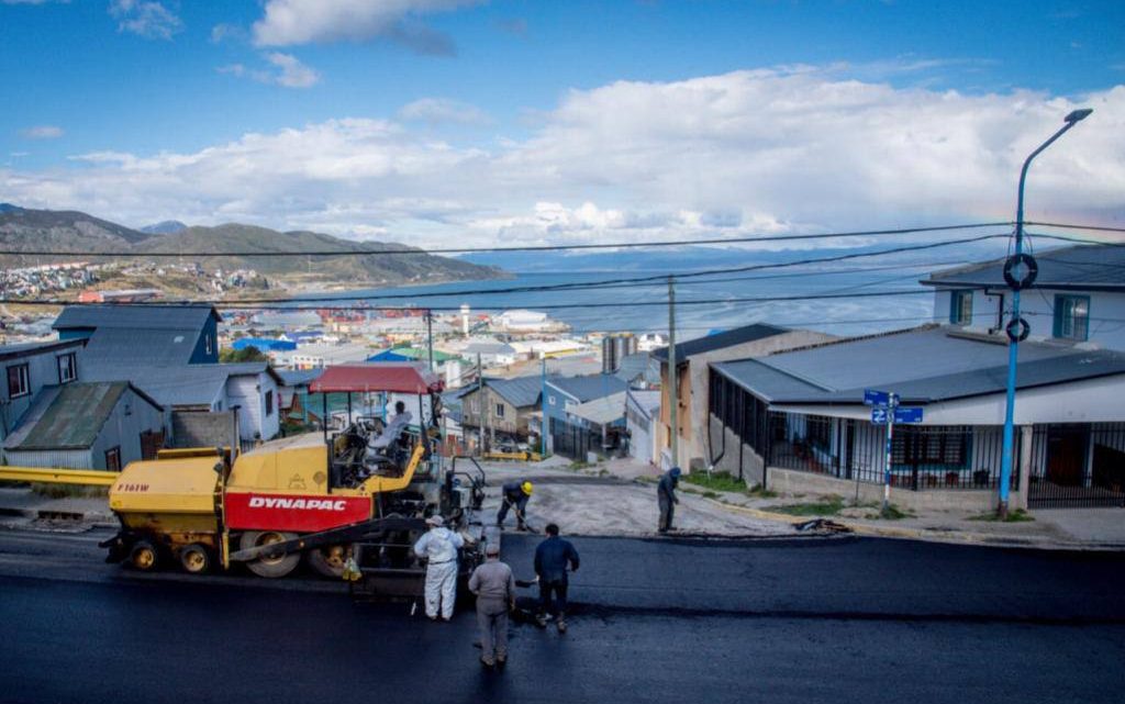 VUOTO RECORRIÓ LOS AVANCES EN LAS OBRAS DE ASFALTO DEL BARRIO LA CANTERA VUOTO RECORRIÓ LOS AVANCES EN LAS OBRAS DE ASFALTO DEL BARRIO LA CANTERA