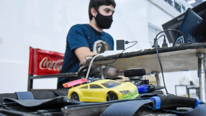 LA MUNICIPALIDAD DE USHUAIA ACOMPAÑÓ UNA MUESTRA DE AUTOMODELISMO EN EL COCHOCHO VARGAS