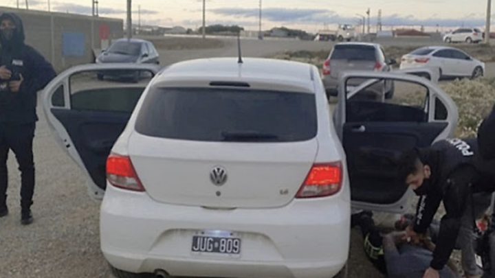 Persecución policial, tres detenidos y allanamientos por droga