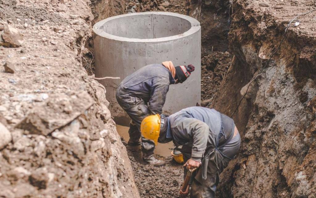 LA MUNICIPALIDAD DE USHUAIA AVANZA EN LAS OBRAS DE LUZ, AGUA Y CLOACAS DE LA URBANIZACION SAN MARTIN