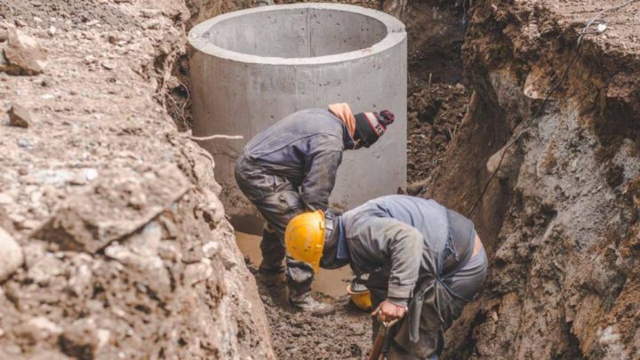 LA MUNICIPALIDAD DE USHUAIA AVANZA EN LAS OBRAS DE LUZ, AGUA Y CLOACAS DE LA URBANIZACION SAN MARTIN