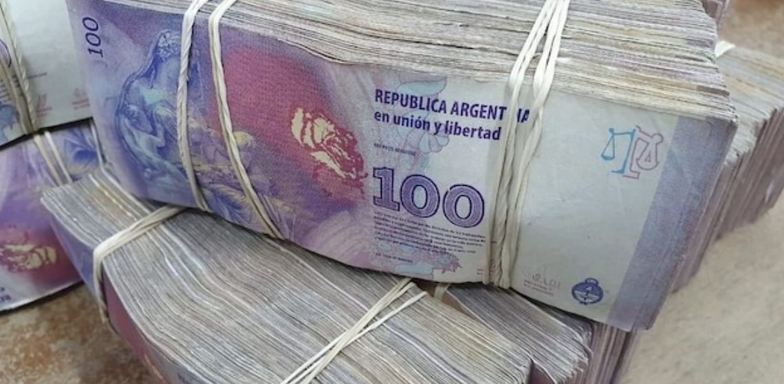 Pagan Hasta $13.788 Por Algunos Billetes De 100 Pesos Con La Cara De Roca: Cómo Identificarlos Pagan Hasta $13.788 Por Algunos Billetes De 100 Pesos Con La Cara De Roca: Cómo Identificarlos