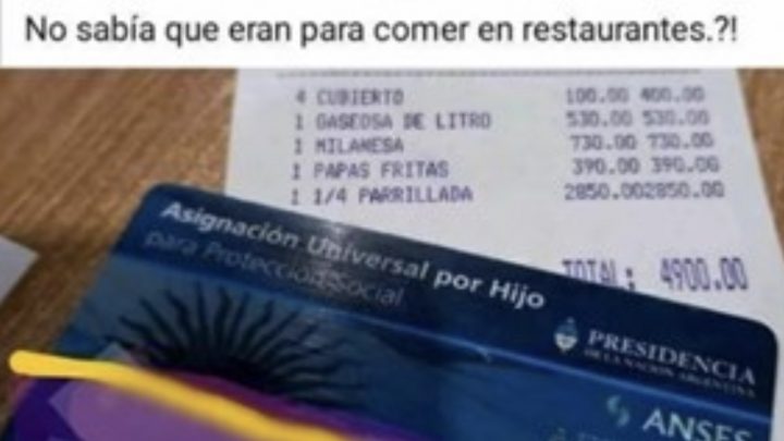«No sabía que eran para comer en restaurante»: escrachó a familia que pagó con tarjeta de AUH