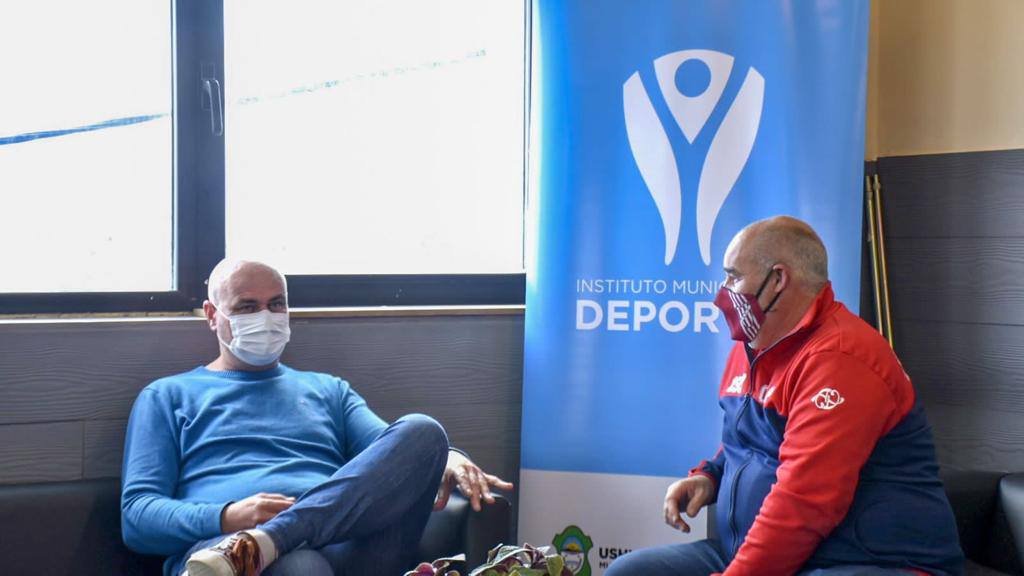 EL INSTITUTO MUNICIPAL DE DEPORTES Y LA LIGA DE FÚTBOL DE USHUAIA CAPACITARAN A ENTRENADORES Y ÁRBITROS EL INSTITUTO MUNICIPAL DE DEPORTES Y LA LIGA DE FÚTBOL DE USHUAIA CAPACITARAN A ENTRENADORES Y ÁRBITROS