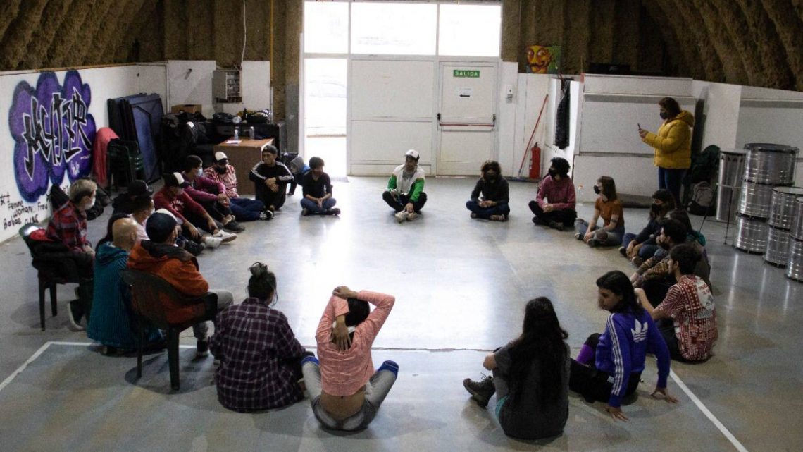 USHUAIA: SE LLEVÓ ADELANTE EL CONVERSATORIO Y TALLER SOBRE BATUQUE AFRO USHUAIA: SE LLEVÓ ADELANTE EL CONVERSATORIO Y TALLER SOBRE BATUQUE AFRO