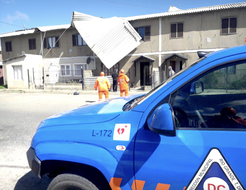 Más De 800 Llamadas De Vecinos A Las Líneas De Emergencia Pidiendo Ayuda Más De 800 Llamadas De Vecinos A Las Líneas De Emergencia Pidiendo Ayuda