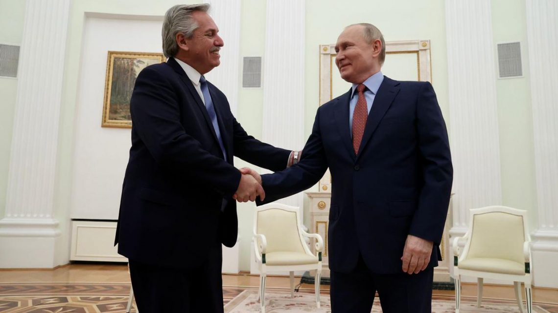 El Presidente mantuvo una reunión con su par de Rusia, Vladímir Putin y acordaron avanzar en reforzar los vínculos bilaterales El Presidente mantuvo una reunión con su par de Rusia, Vladímir Putin y acordaron avanzar en reforzar los vínculos bilaterales