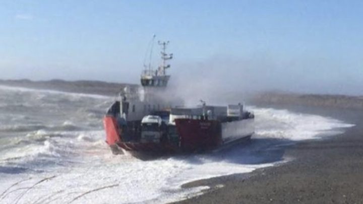 Los fuertes vientos obligan a suspender el cruce de barcaza