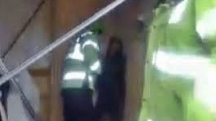 Fueron en patota a rescatar un amigo detenido por la policía en Ushuaia