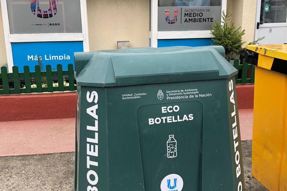 LA SECRETARIA DE MEDIO AMBIENTE MUNICIPAL COMENZÓ LA RECOLECCIÓN DE BOTELLAS PARA SU REUTILIZACION LA SECRETARIA DE MEDIO AMBIENTE MUNICIPAL COMENZÓ LA RECOLECCIÓN DE BOTELLAS PARA SU REUTILIZACION