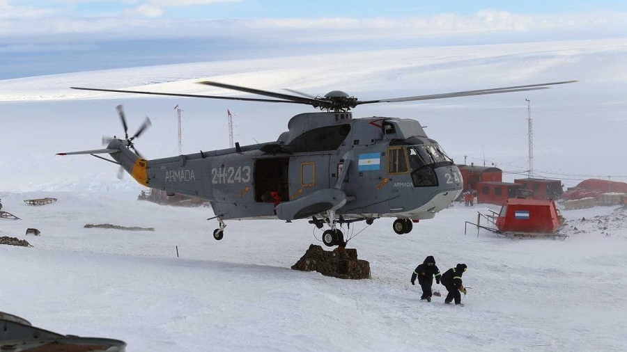 Desafío bajo cero: dos helicópteros del Irízar para abastecer a las 13 bases antárticas
