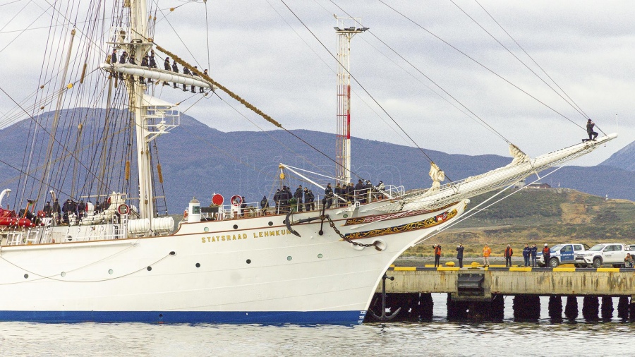 Llegó a Ushuaia el velero noruego que navega para sumar conocimiento sobre los océanos Llegó a Ushuaia el velero noruego que navega para sumar conocimiento sobre los océanos