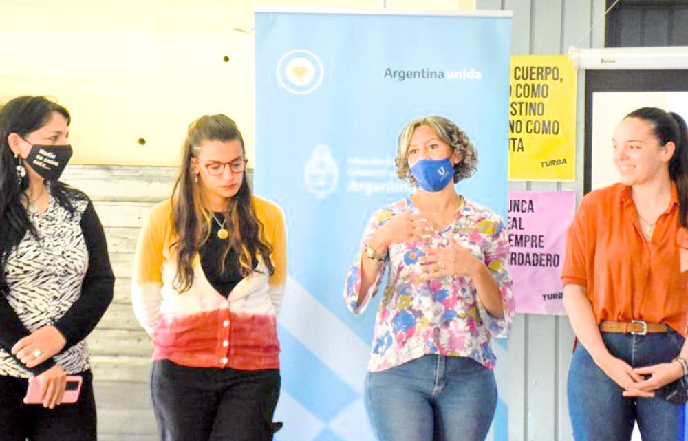 Jornada de capacitación en violencia de género a personal de Instituto Municipal de Deportes