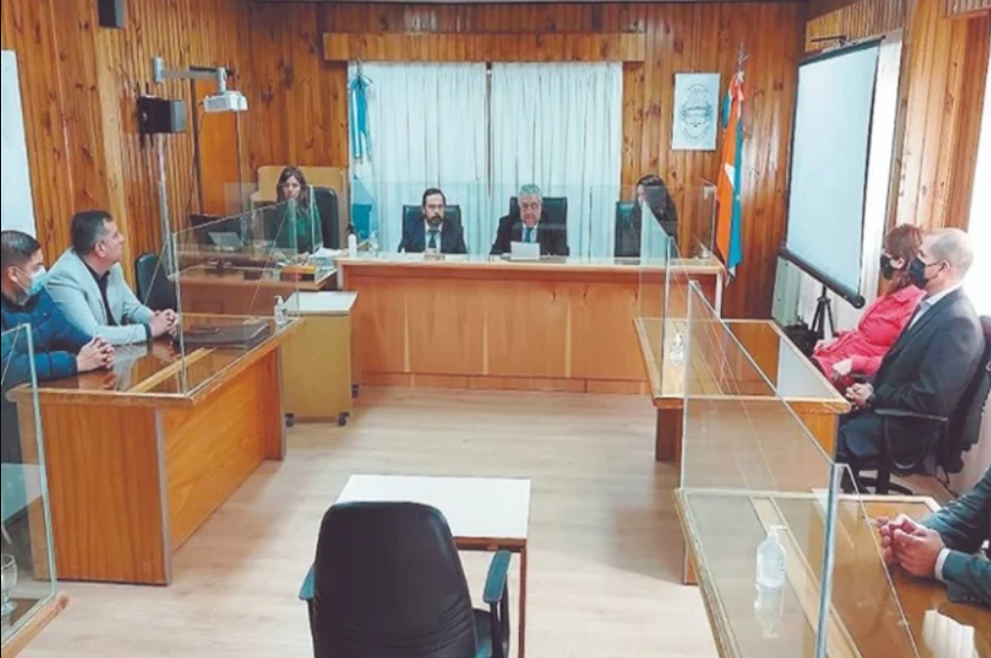 Policia condenado a 6 años de prision por abuso, pero libre