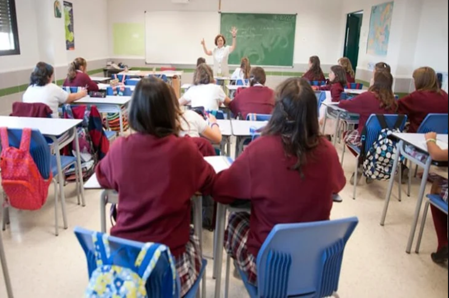 Docentes de colegios privados en alerta por falta de pago Docentes de colegios privados en alerta por falta de pago