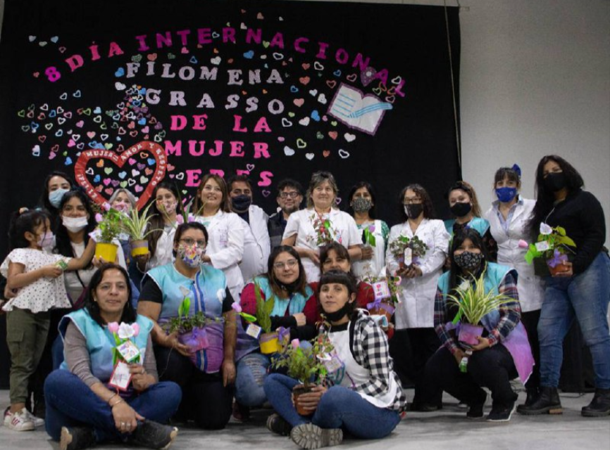 LA MUNICIPALIDAD DE USHUAIA HOMENAJEÓ A LA PRIMERA DOCENTE DE LA CIUDAD “FILOMENA GRASSO” EN EL MARCO DÍA INTERNACIONAL DE LA MUJER LA MUNICIPALIDAD DE USHUAIA HOMENAJEÓ A LA PRIMERA DOCENTE DE LA CIUDAD “FILOMENA GRASSO” EN EL MARCO DÍA INTERNACIONAL DE LA MUJER