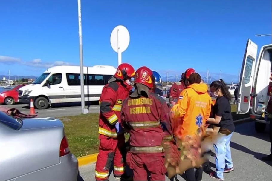 Choque en Ushuaia, embarazada trasladada al Hospital