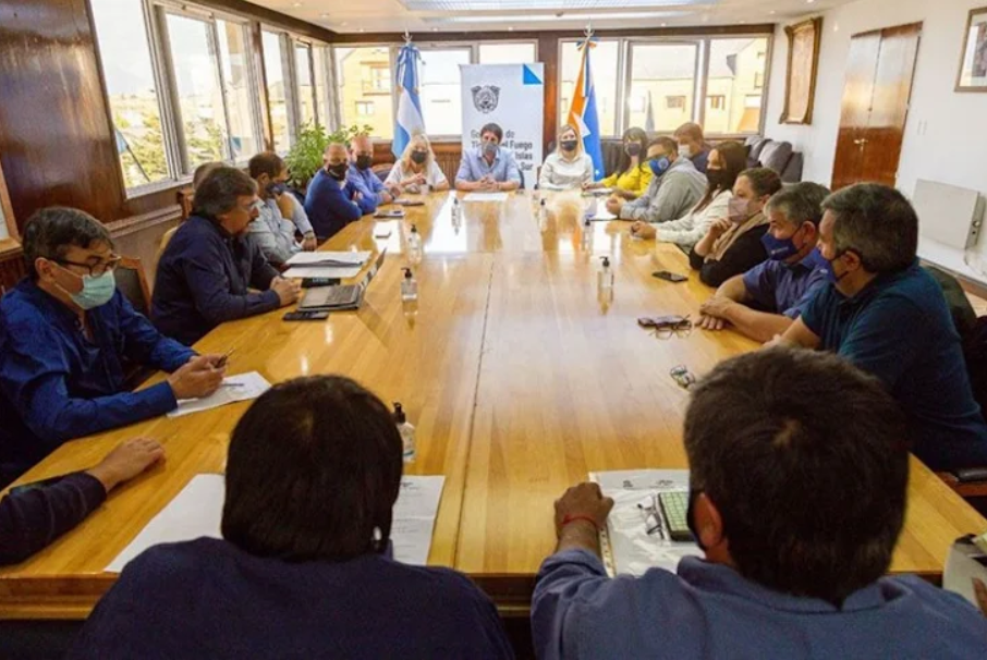 Melella se reunió con los gremios por la situación de OSEF Melella se reunió con los gremios por la situación de OSEF