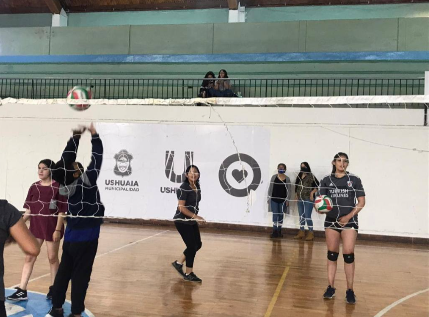 SE REALIZÓ UN ENCUENTRO RECREATIVO DE LA ESCUELA MUNICIPAL DE VÓLEY