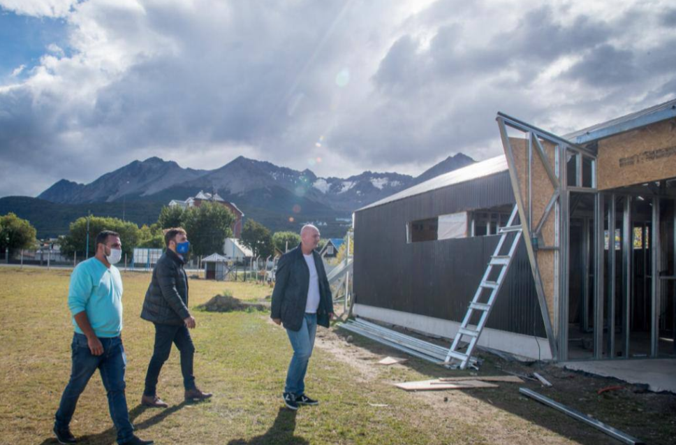 EL INTENDENTE WALTER VUOTO RECORRIÓ LOS AVANCES DE LA OBRA EN LA CANCHA “COCOL GÓMEZ”