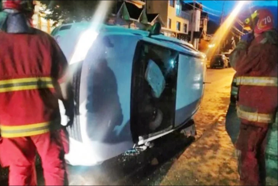 Choque y vuelco en la madrugada, conductor alcoholizado en Ushuaia