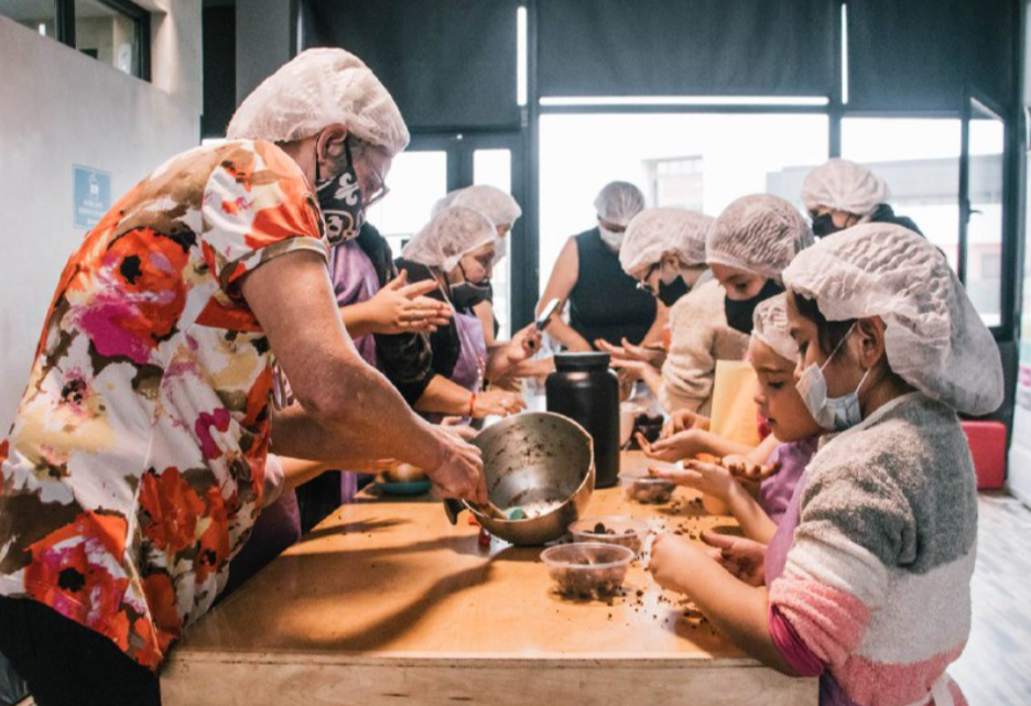 LA MUNICIPALIDAD DE USHUAIA PARTICIPÓ DEL SEGUNDO TALLER DE “MINIREPOSTEROS” CON UTHGRA Y PAMI