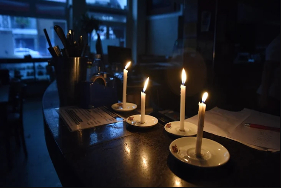 Reclamos de vecinos a la Cooperativa Eléctrica Rio Grande por reiterados cortes de luz