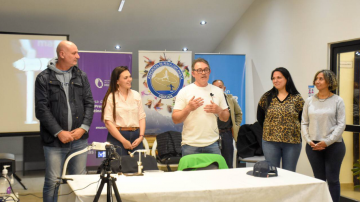 COMENZÓ EL PRIMER CURSO DE ATADO DE MOSCA DESTINADO A MUJERES DE USHUAIA