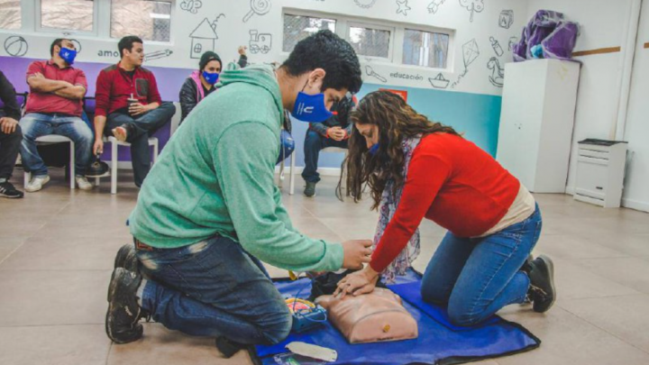 DEFENSA CIVIL CAPACITA A PERSONAL MUNICIPAL DE USHUAIA EN RCP Y PRIMEROS AUXILIOS