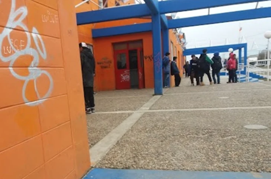 Separan a dos alumnas por una agresión en un colegio secundario Separan a dos alumnas por una agresión en un colegio secundario