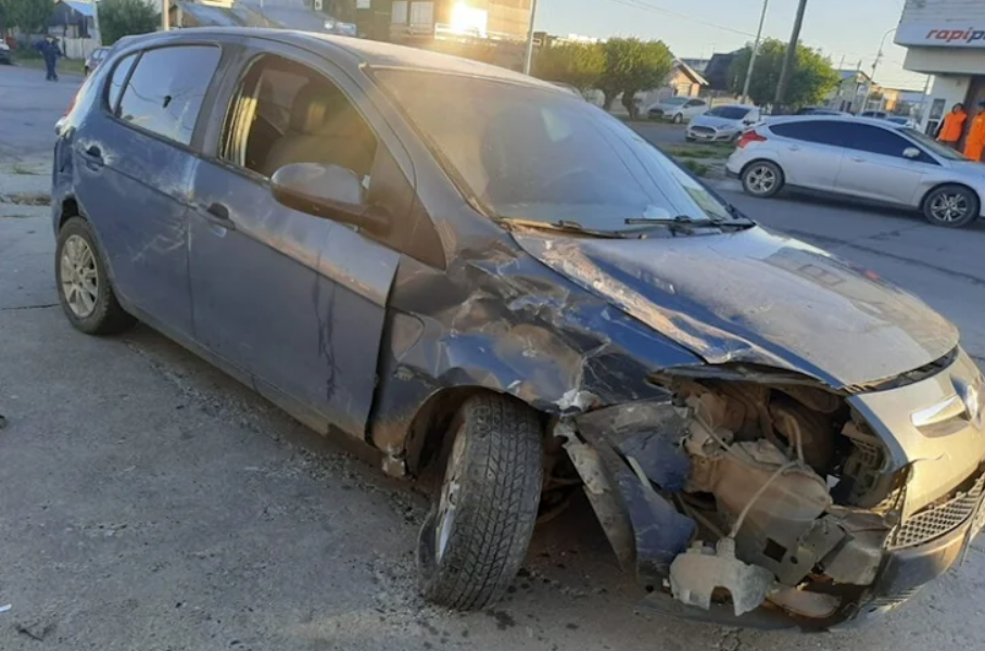 Choque sin lesionados entre un Fiat y un Chevrolet Choque sin lesionados entre un Fiat y un Chevrolet