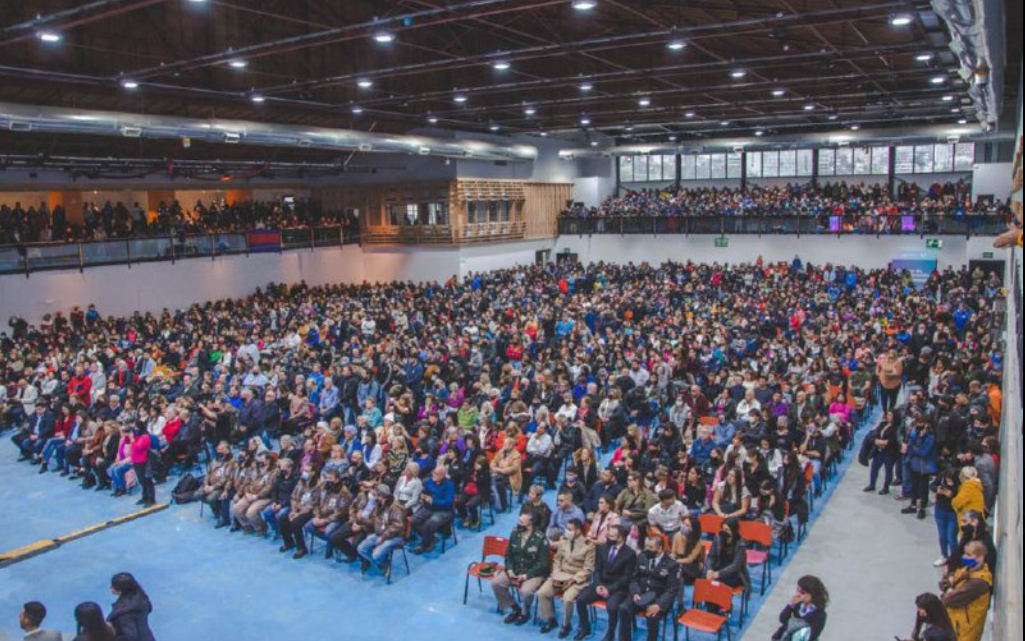 VUOTO TOMÓ JURAMENTO AL GABINETE JUNTO A MILES VECINOS Y VECINAS DE LA CIUDAD