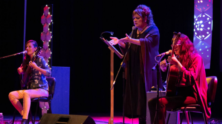 LA MUNICIPALIDAD DE USHUAIA PRESENTÓ EL CONVERSATORIO Y SHOW DE LA ARTISTA SUSY SCHOCK EN LA NINI MARSHALL