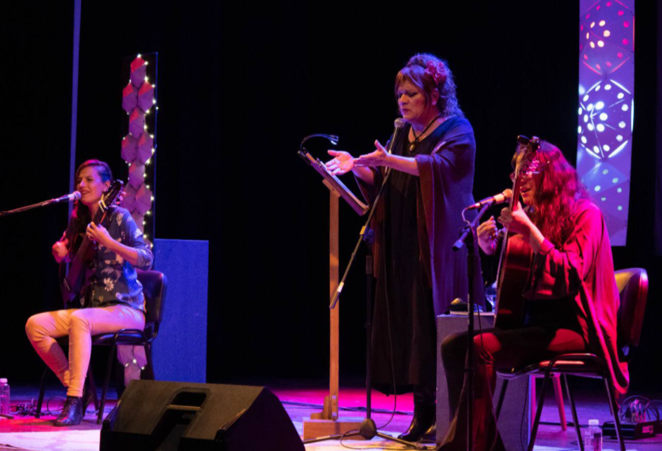 LA MUNICIPALIDAD DE USHUAIA PRESENTÓ EL CONVERSATORIO Y SHOW DE LA ARTISTA SUSY SCHOCK EN LA NINI MARSHALL