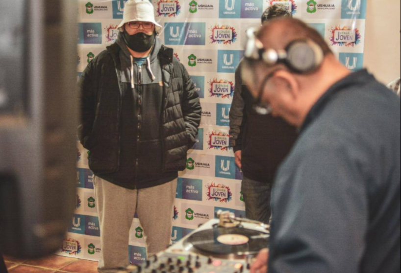 COMENZÓ A DICTARSE EL TALLER DE DJ EN PUNTO DIGITAL MUNICIPAL EN USHUAIA COMENZÓ A DICTARSE EL TALLER DE DJ EN PUNTO DIGITAL MUNICIPAL EN USHUAIA