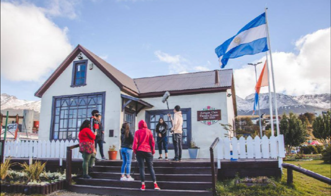 ESTUDIANTES Y DOCENTES DEL COLEGIO SABATO VISITARON EL ESPACIO PENSAR MALVINAS