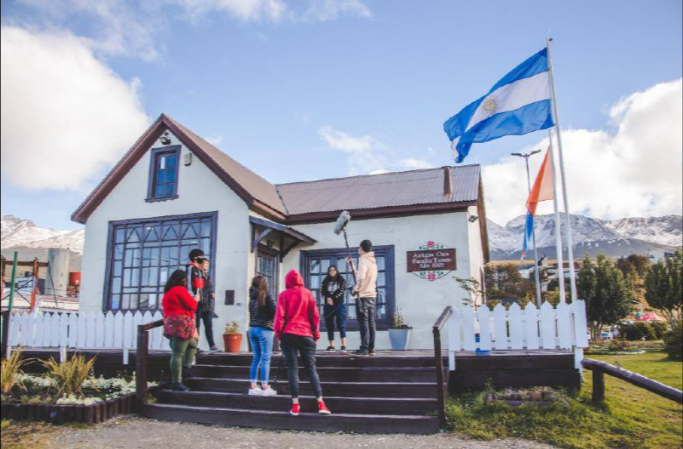 ESTUDIANTES Y DOCENTES DEL COLEGIO SABATO VISITARON EL ESPACIO PENSAR MALVINAS