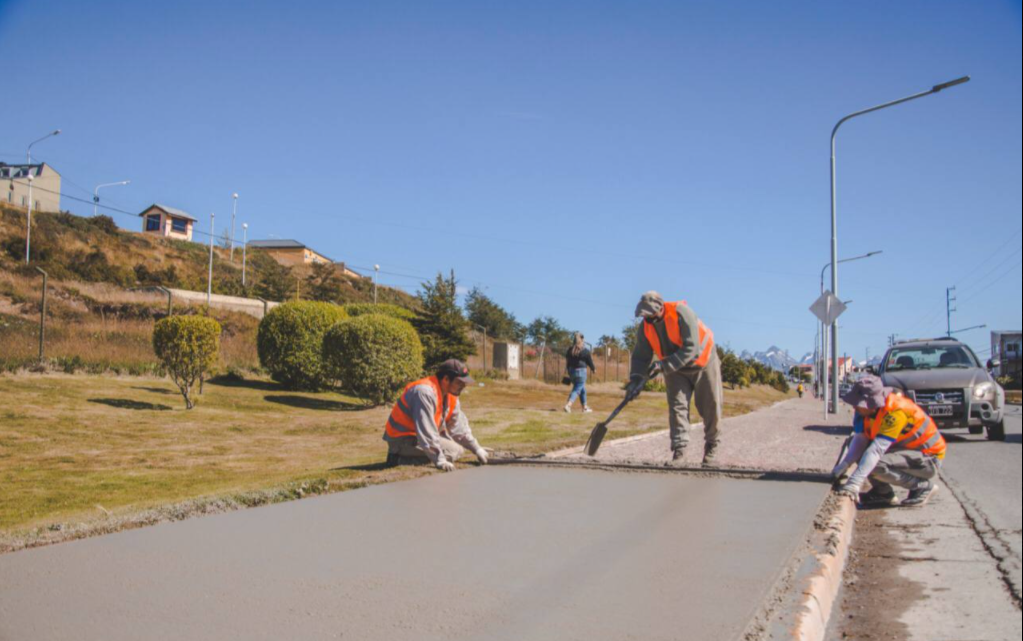 LA MUNICIPIO DE USHUAIA FINALIZÓ LOS TRABAJOS EN LAS VEREDAS DE LA CALLE HIPÓLITO YRIGOYEN