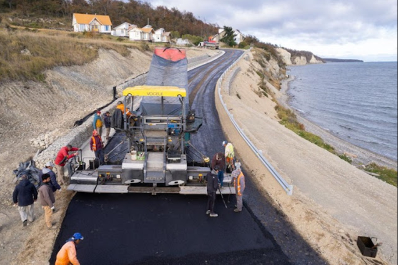 Comenzó la pavimentación de la ruta en la cabecera del Lago Fagnano
