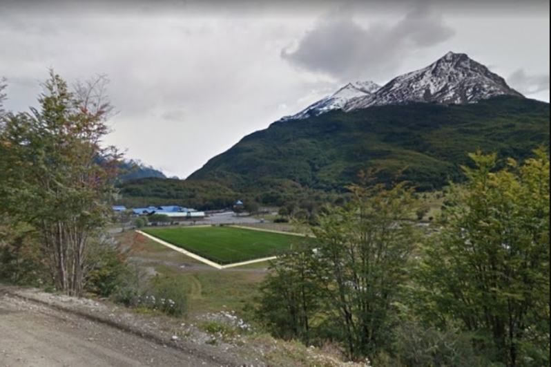 Construirán una cancha de césped sintético en la zona del camping en Ushuaia