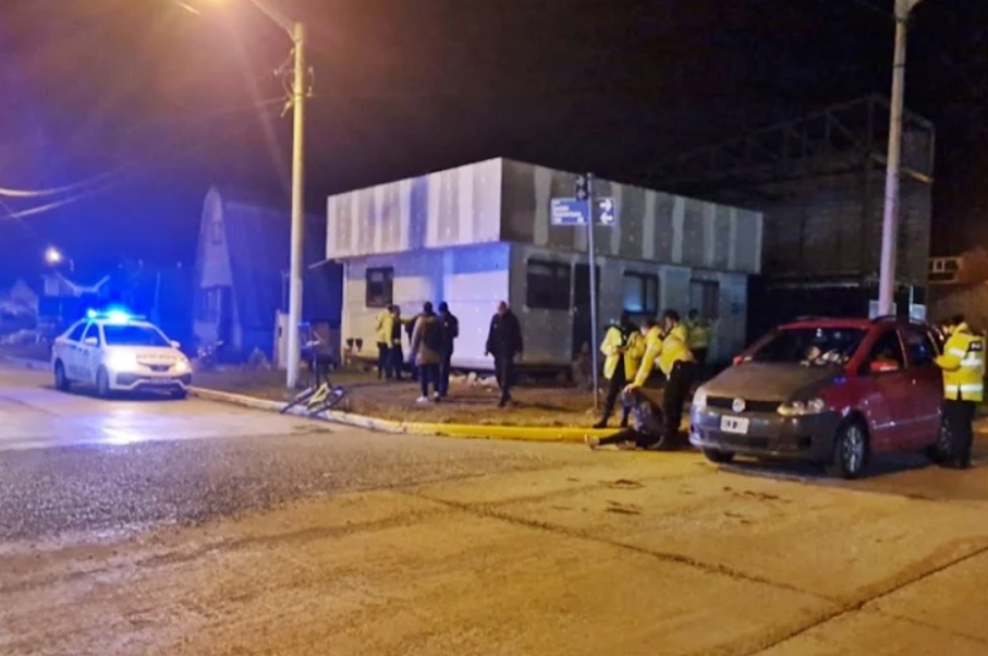 Cuatro detenidos por amenazar a una mujer con armas blancas