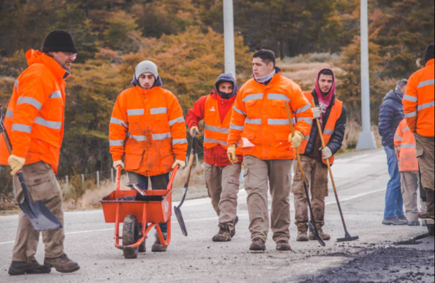 LA MUNICIPALIDAD DE USHUAIA AVANZA EN LA PAVIMENTACIÓN DE LA CICLOVÍA EN LA CALLE 44 HÉROES DEL ARA SAN JUAN