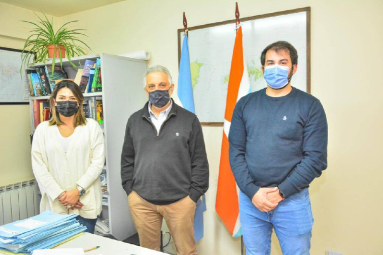 EL MUNICIPIO ENTREGÓ A LA UNTDF MATERIAL SOBRE EL GOLPE DE 1976 EL MUNICIPIO ENTREGÓ A LA UNTDF MATERIAL SOBRE EL GOLPE DE 1976