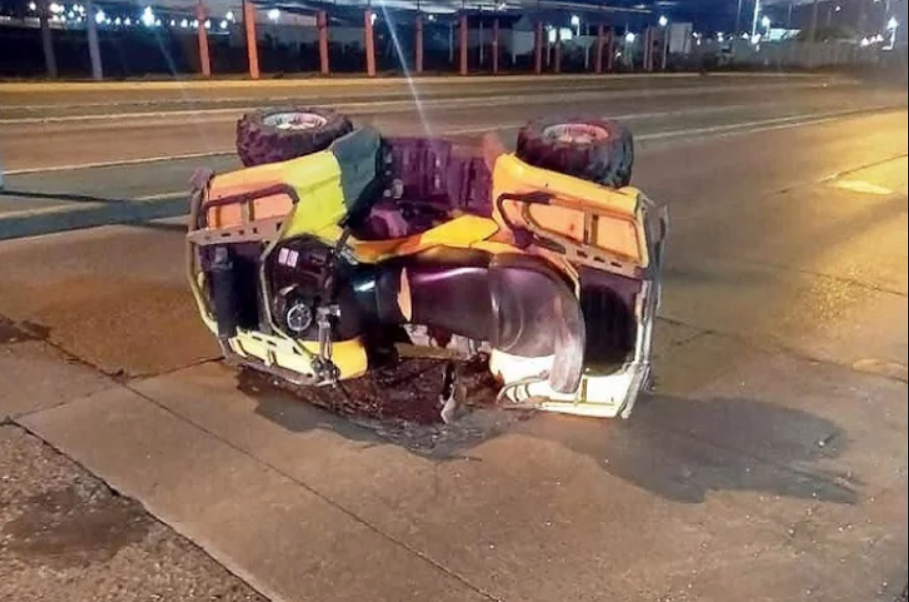 Choque entre cuatri y remis, un lesionado